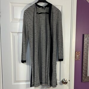 Jones New York Sz Small Black & White Striped Long Top